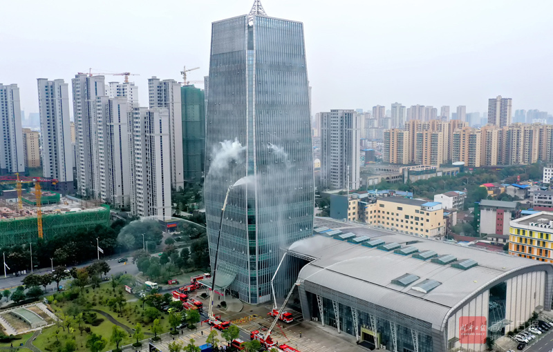 图文：高层建筑 消防演练