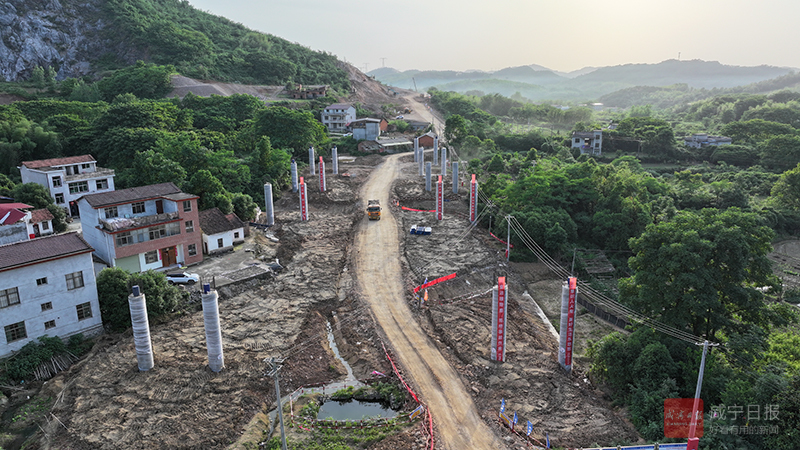 图文：咸宁桂花至汀泗高速 公路项目有序施工