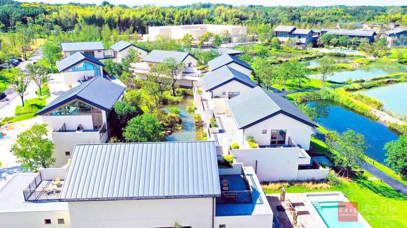 图文：碧水绕筑 青山为邻