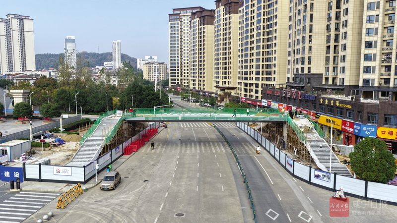 图文：温中实小天桥主体完工