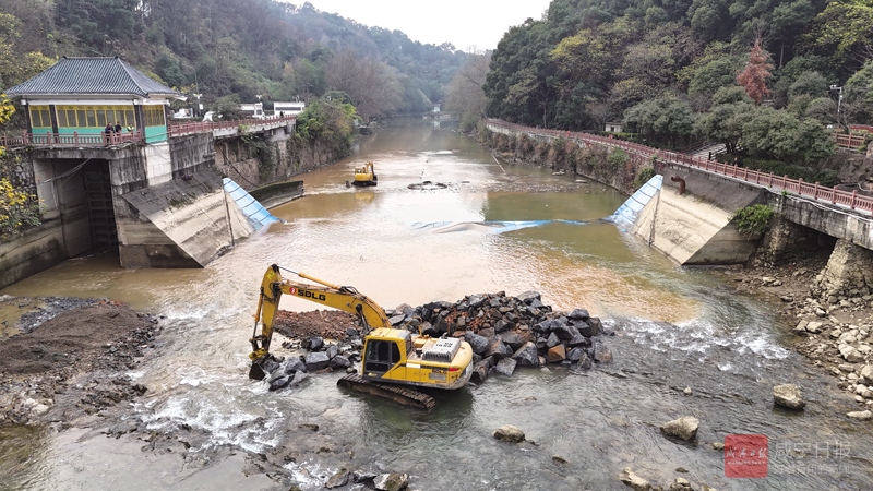 图文：河道清障保畅通