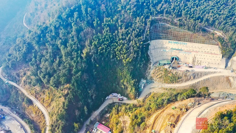 图文：通山大幕山抽水蓄能电站主变洞锚固洞贯通