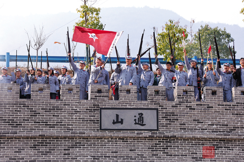 图文：红色研学铸信念