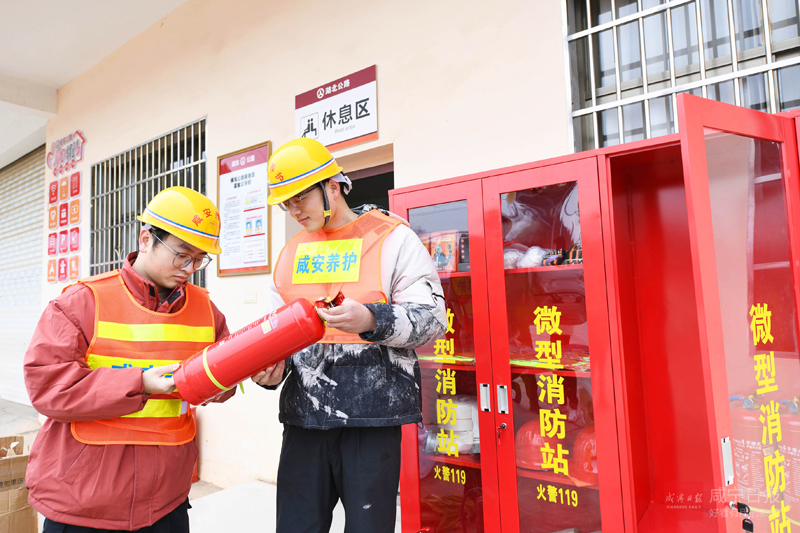 图文：公路服务 护航春运