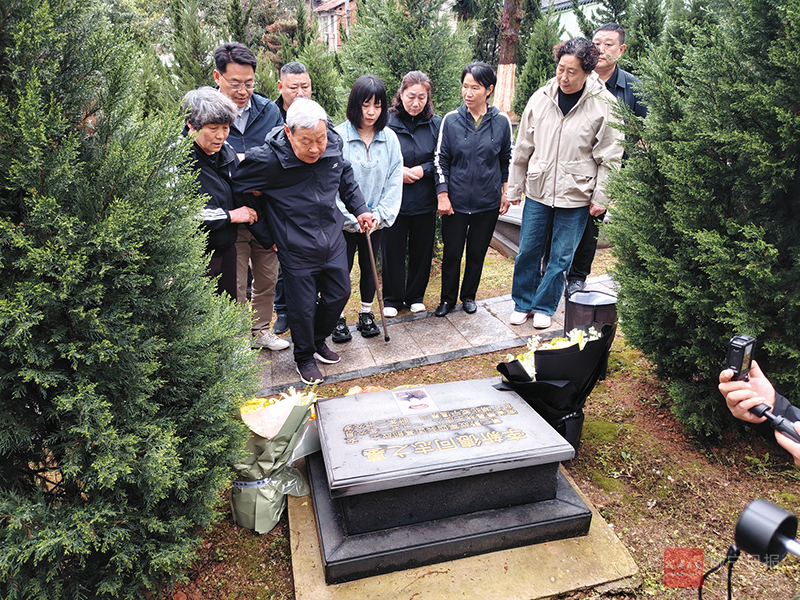 图文：烈士李新德与亲人在咸“重逢”