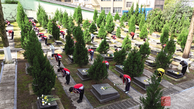 组图：200余名香报小记者缅怀革命先烈 传承红色基因