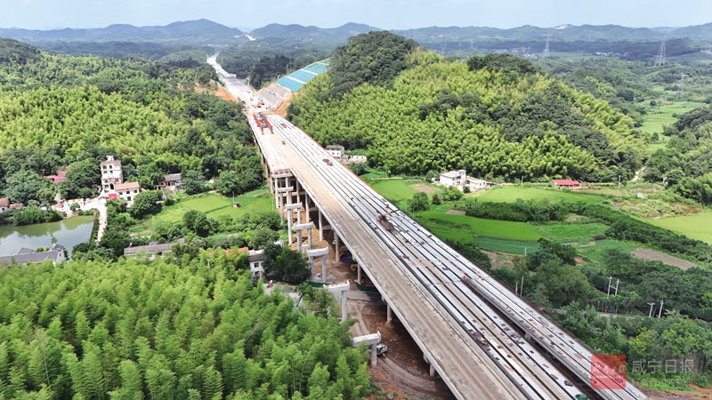 图文：咸宁南外环高速公路加快建设