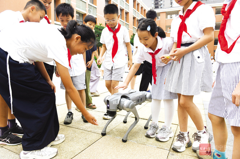 图文：六大课堂齐开讲 咸宁全面开启秋季“开学第一课”