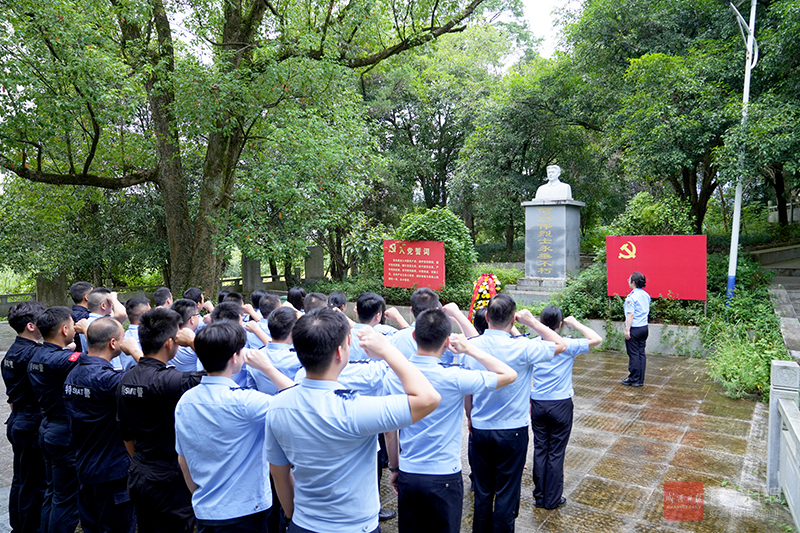 图文：红色血脉铸警魂